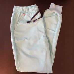 Figs men’s scrub pants- jogger style